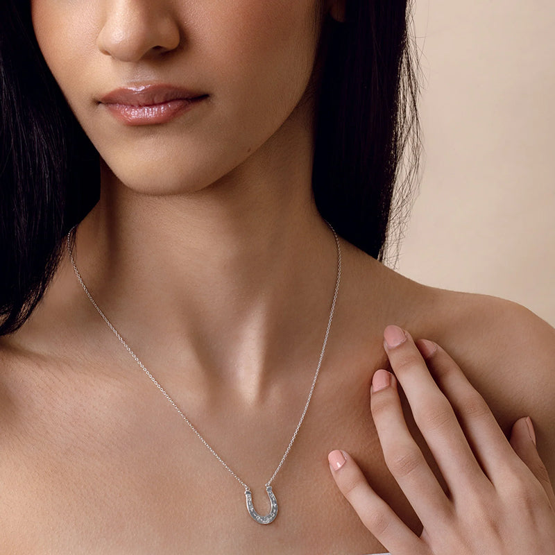 LUCKY HORSESHOE NECKLACE