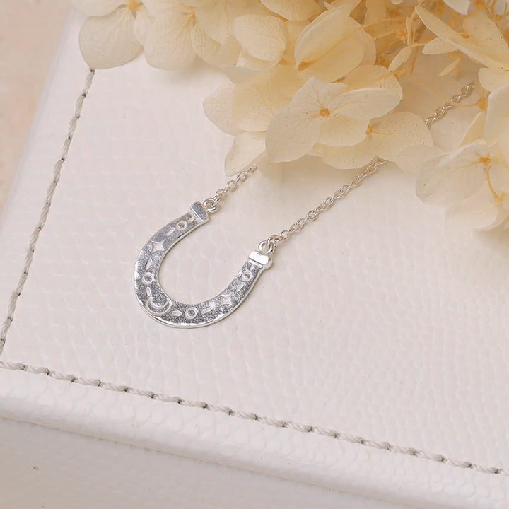LUCKY HORSESHOE NECKLACE