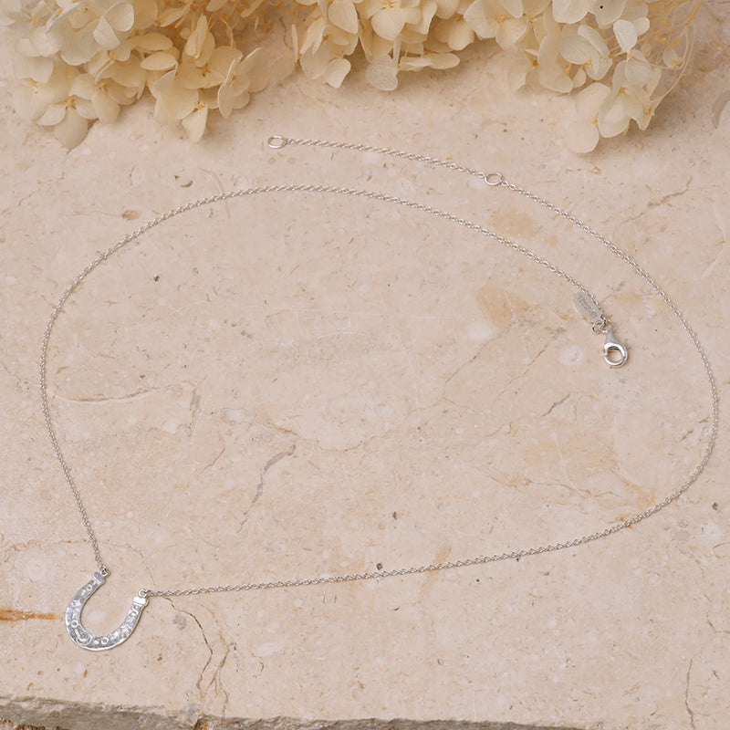 LUCKY HORSESHOE NECKLACE