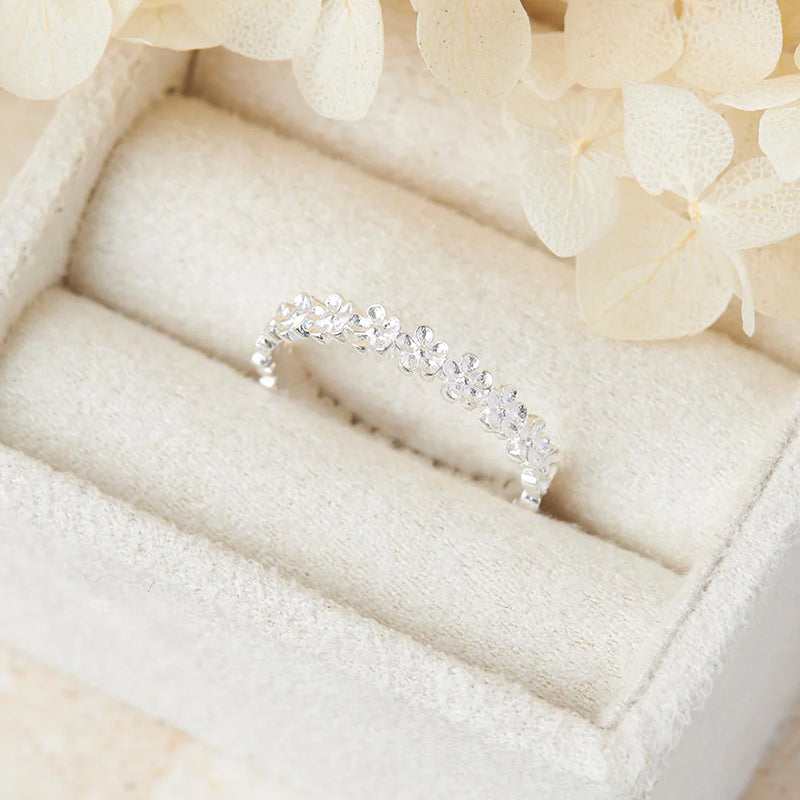DAINTY DAISY CHAIN RING