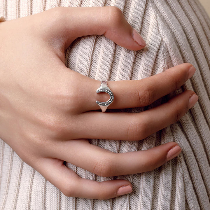 LUCKY HORSESHOE RING