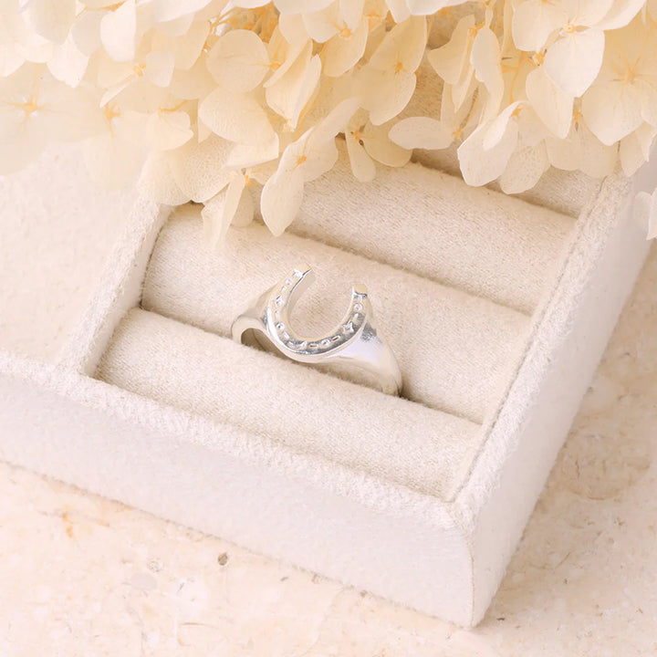 LUCKY HORSESHOE RING