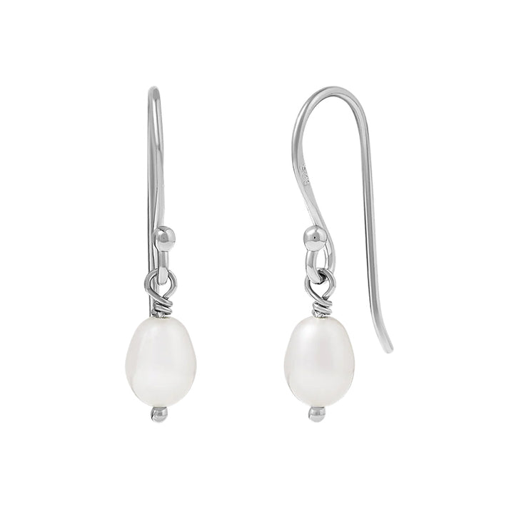 DELICATE PEARL EARRINGS