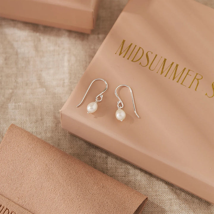 DELICATE PEARL EARRINGS