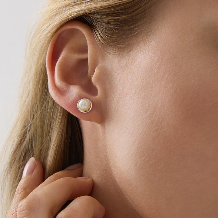 MOONBEAM & PEARL STUD EARRING