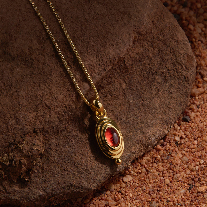 HORIZON GARNET NECKLACE