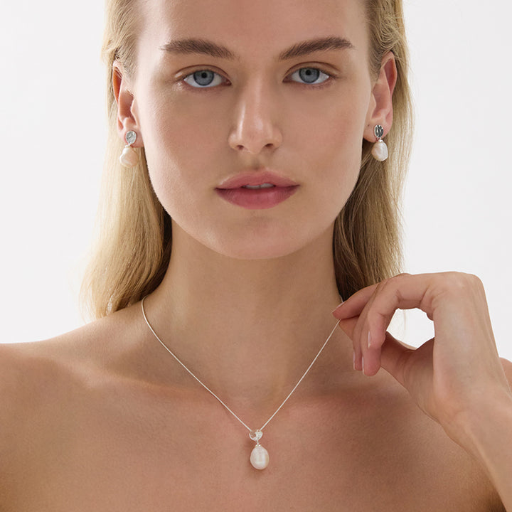 OCEAN DRIFT & PEARL NECKLACE