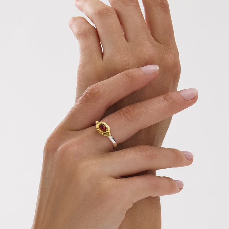 HORIZON GARNET RING