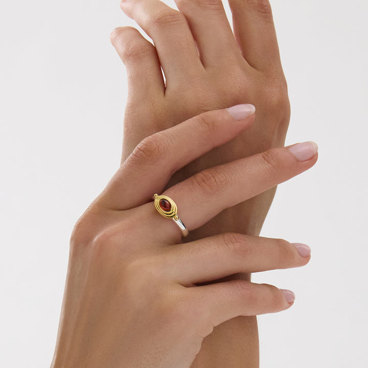 HORIZON GARNET RING