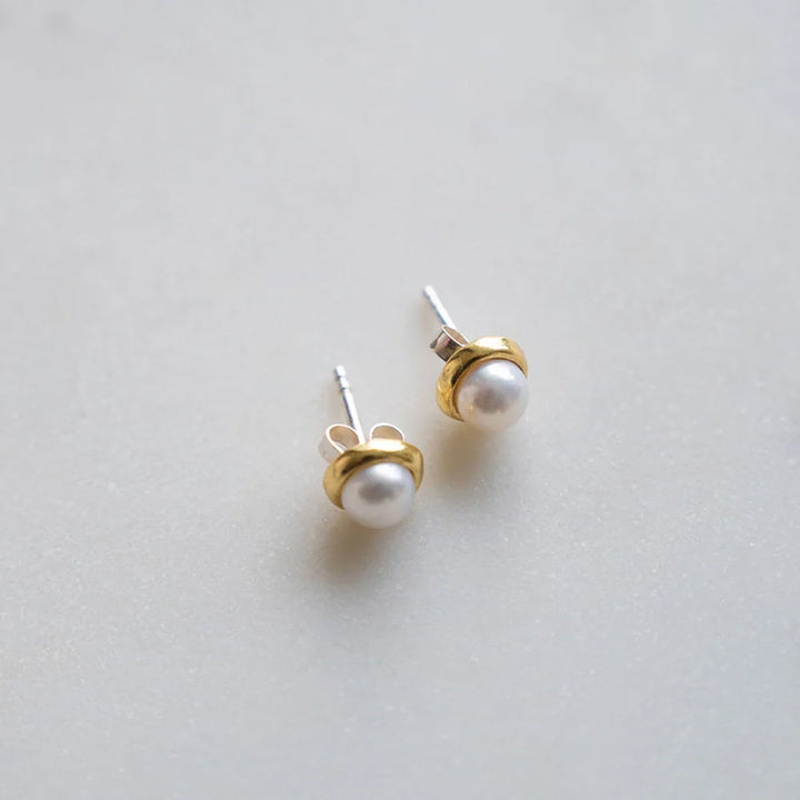 LUNAR PEARL STUD EARRINGS