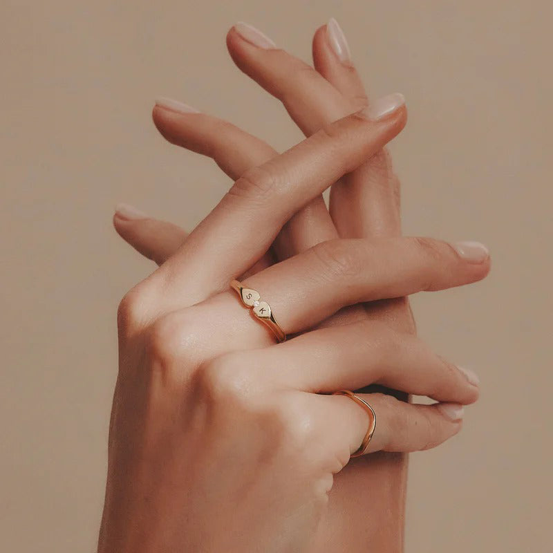 HEART CONNECTION SIGNET RING