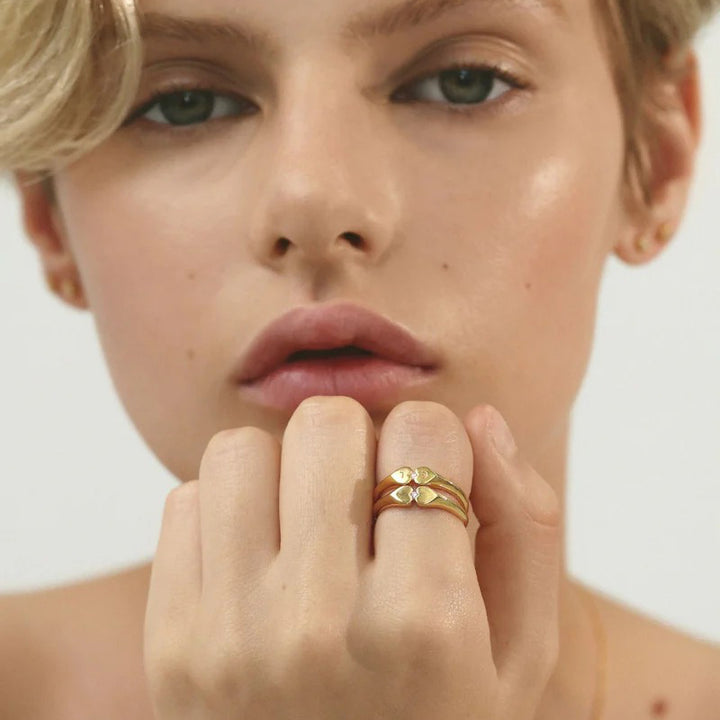 HEART CONNECTION SIGNET RING