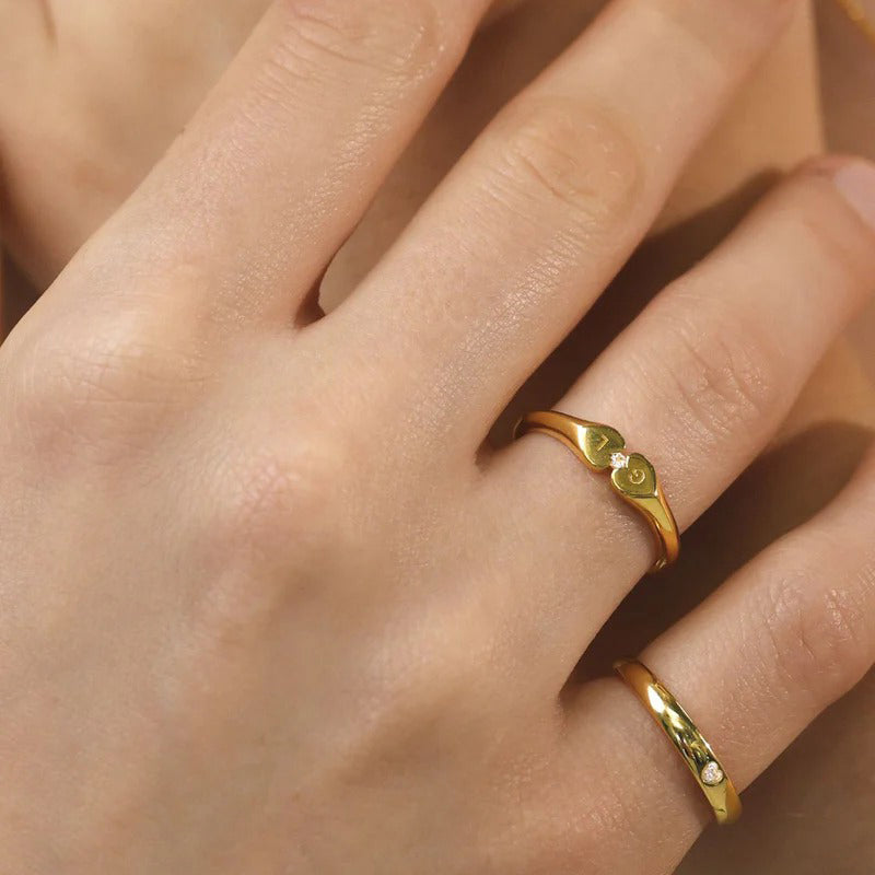 HEART CONNECTION SIGNET RING