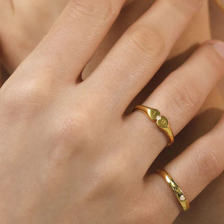 HEART CONNECTION SIGNET RING