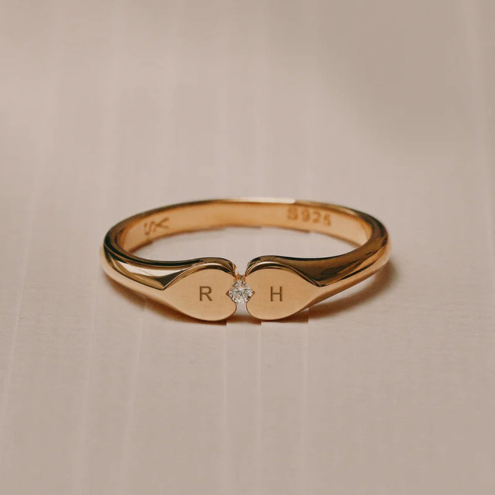 HEART CONNECTION SIGNET RING