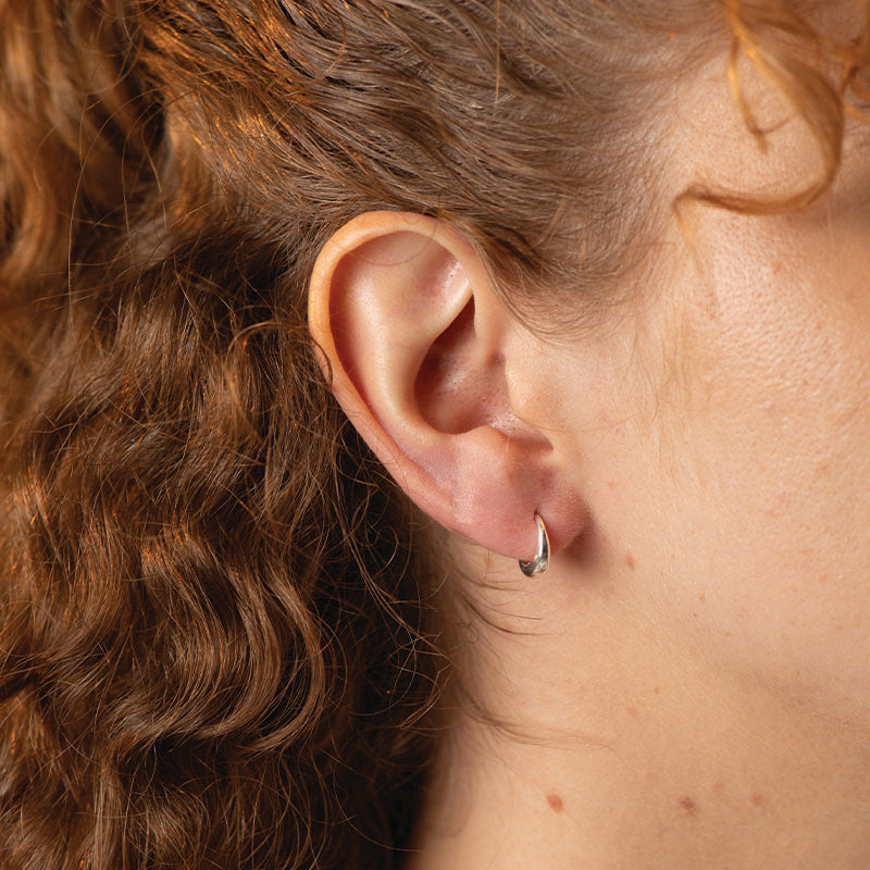 ELEGANT HOOP EARRINGS