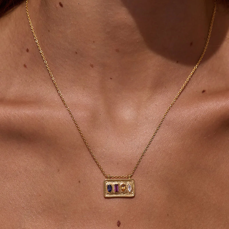 THE AMULET NECKLACE