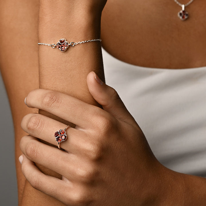 GARNET CLOVER RING