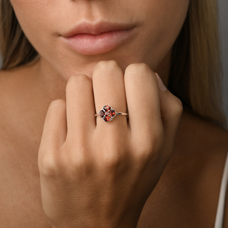 GARNET CLOVER RING