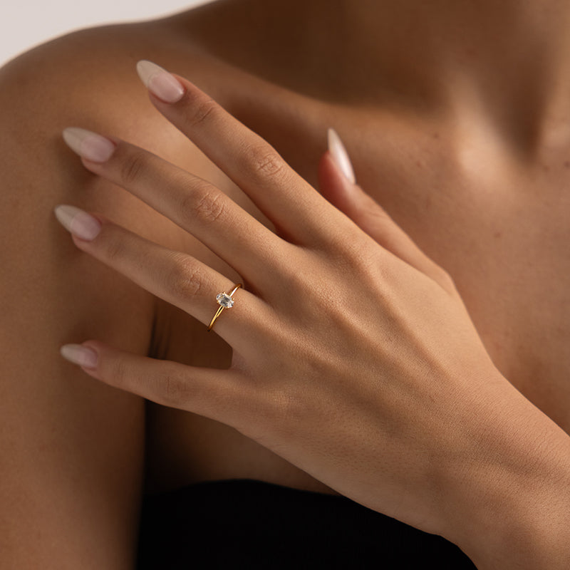 ILLUMINATE OVAL STACKING RING