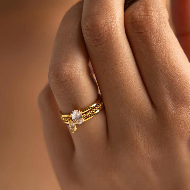 ILLUMINATE OVAL STACKING RING