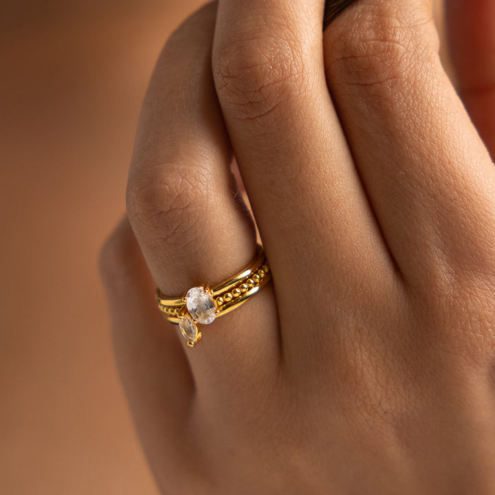 ILLUMINATE OVAL STACKING RING