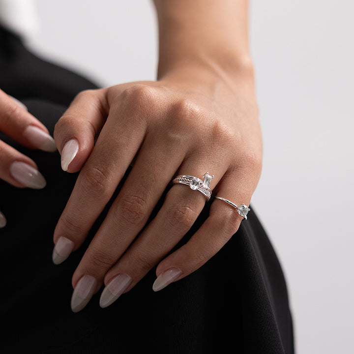 ILLUMINATE OVAL STACKING RING