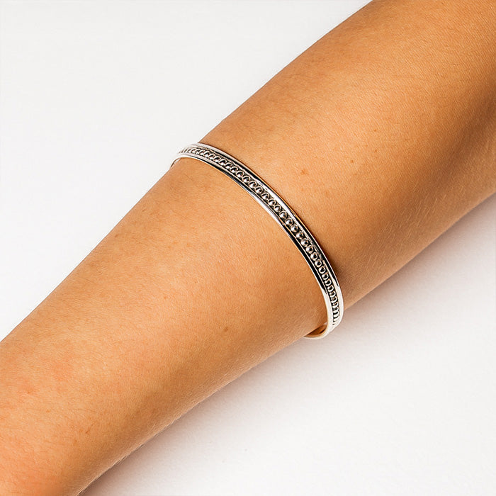 DOTTED BANGLE