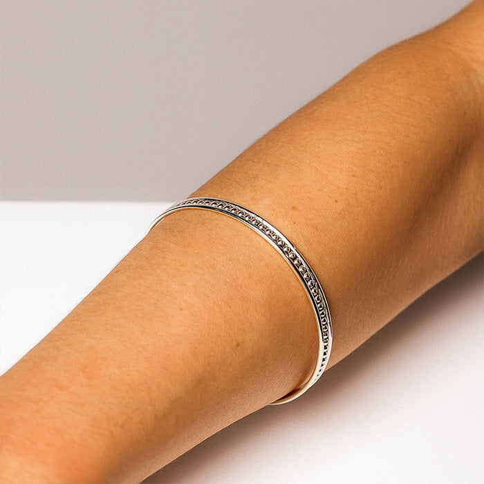 DOTTED BANGLE