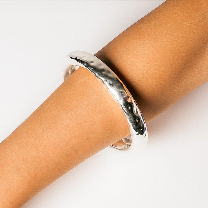 LEON HAMMERED TUBE BANGLE