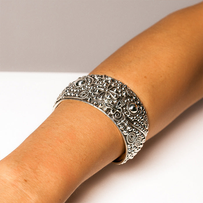 MYRA OXIDISED DECORATIVE CUFF