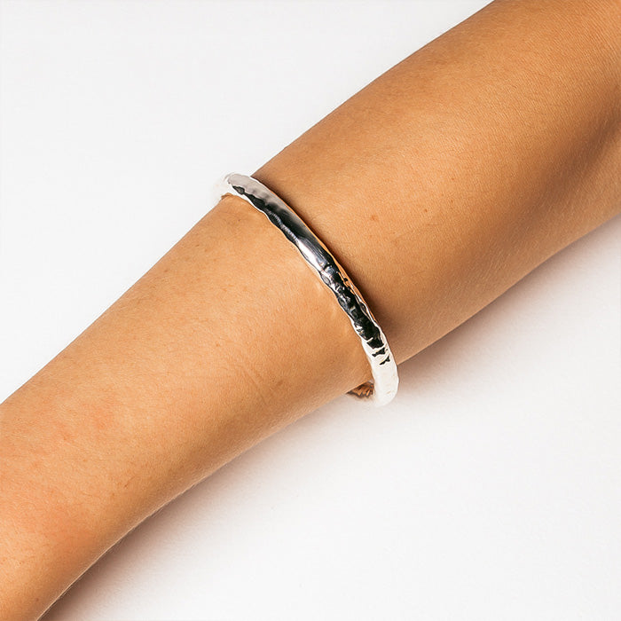ZAMORA HAMMERED FINISH BANGLE