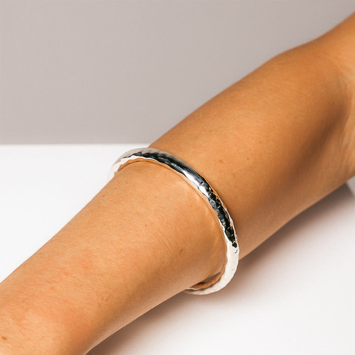ZAMORA HAMMERED FINISH BANGLE