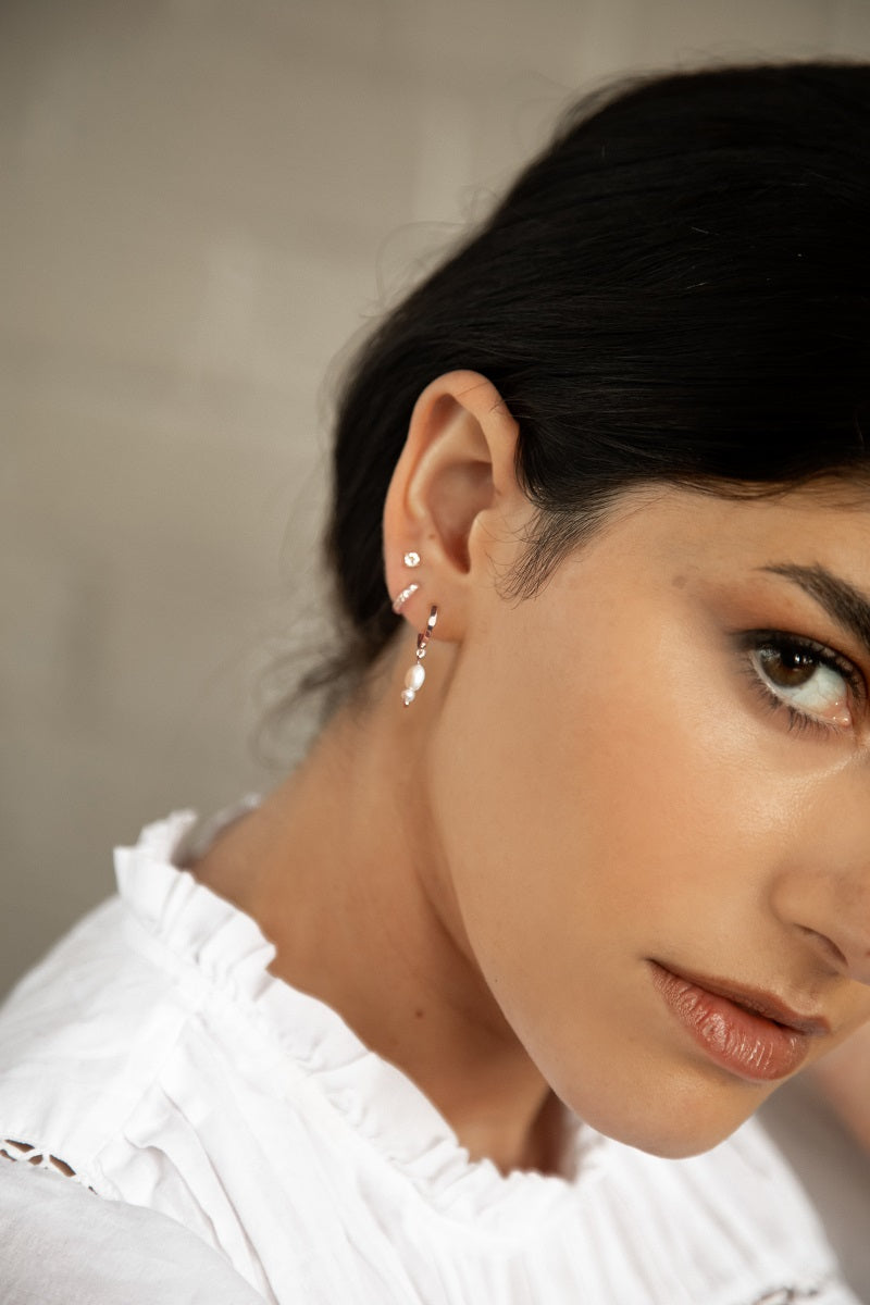 DELICATE PEARL DROP HUGGIES